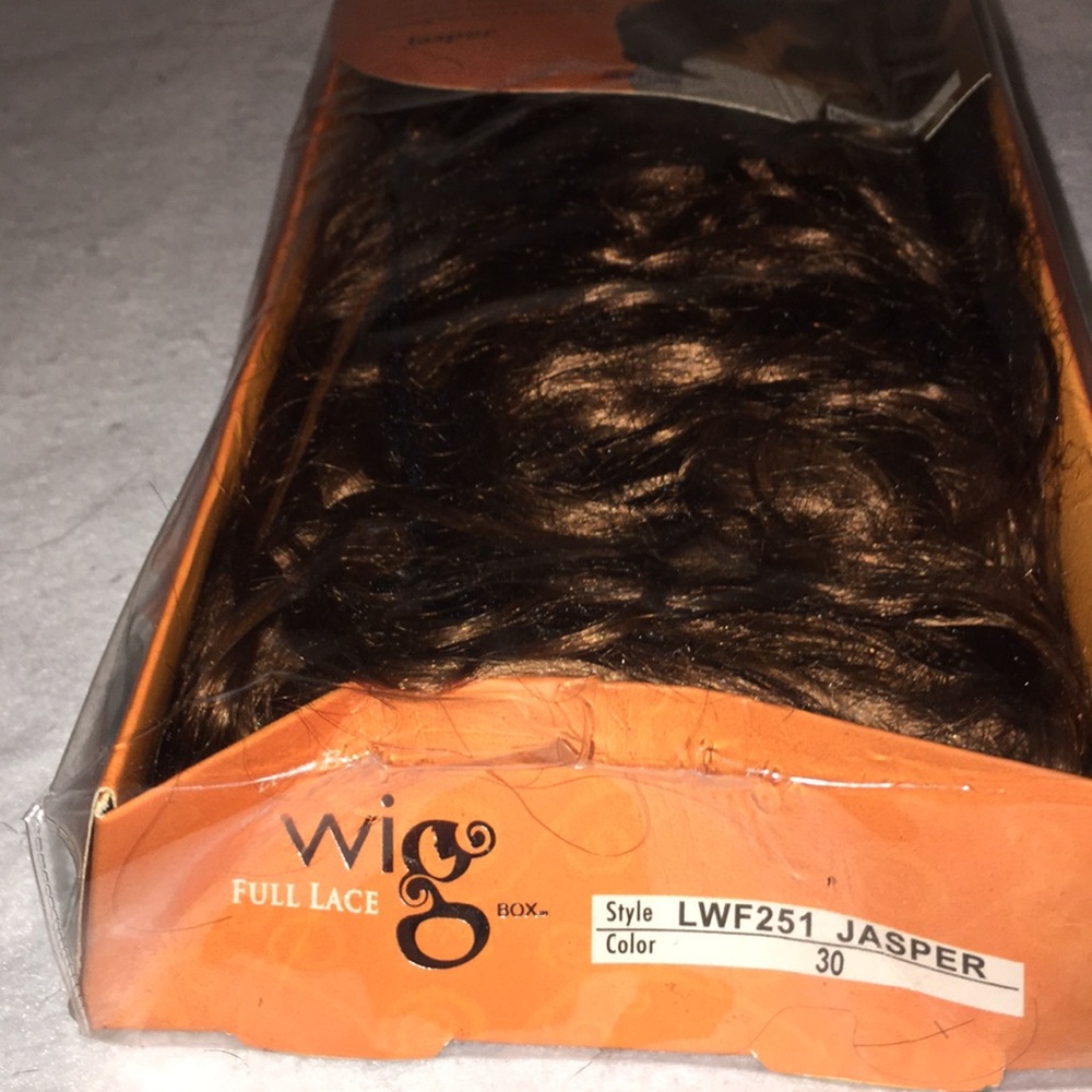 Urban Beauty wig - Picture 7 of 8